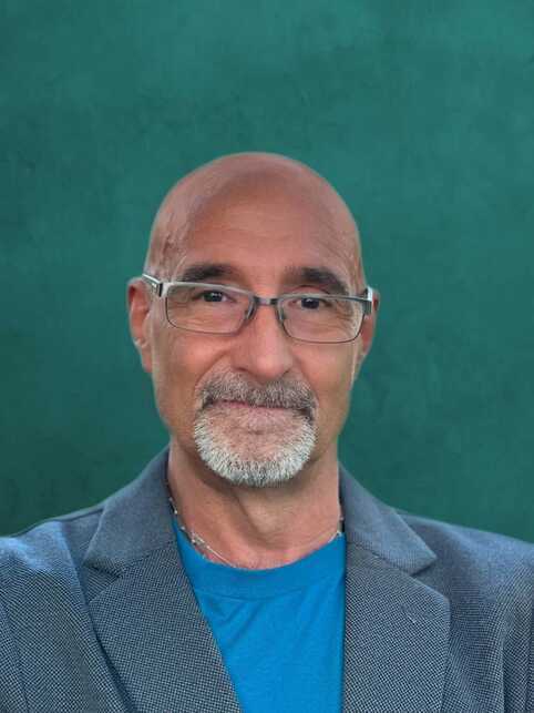 Dr. Robert Leindecker graduate of Palmer College of Chiropractic